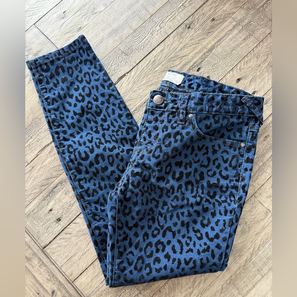 Free People Velvet Flocked Leopard Skinny Jeans, size 28. - Picture 2 of 10